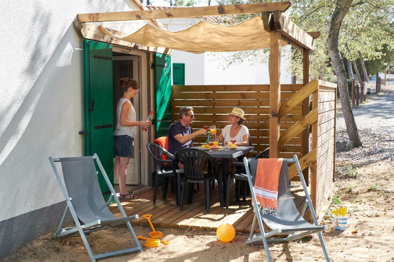Village Vacances Le Petit Bec Сент-Илер-де-Рие Екстериор снимка